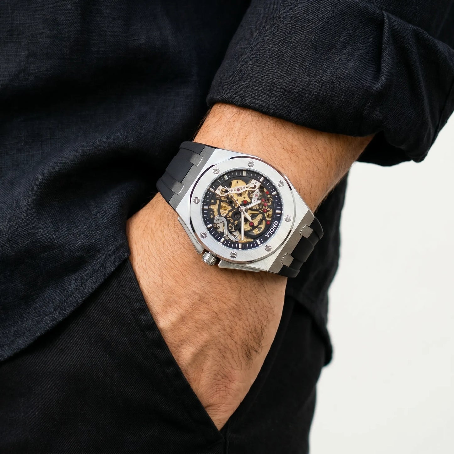 Ashford & Crowe® Obsidian Crest